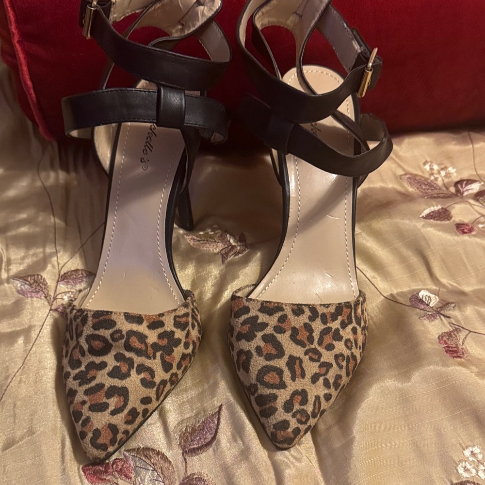 Chic Leopard Print Strappy Heels